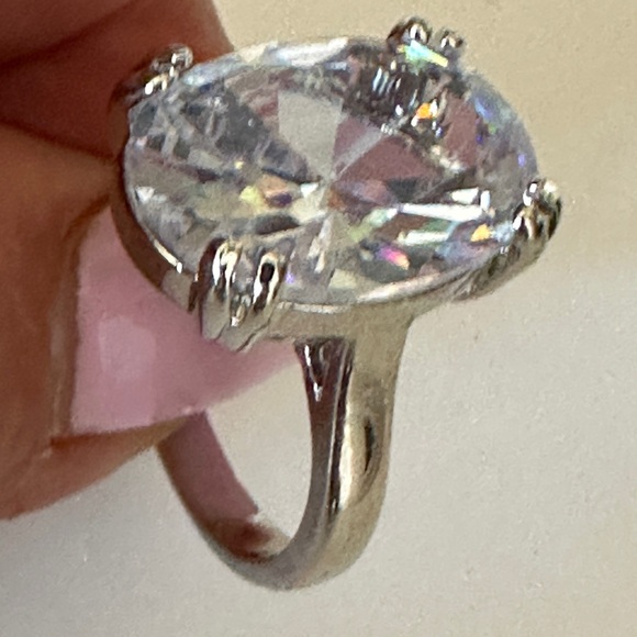 Brand New Cocktail Ring Large Synthetic Zirconia. - Picture 5 of 8